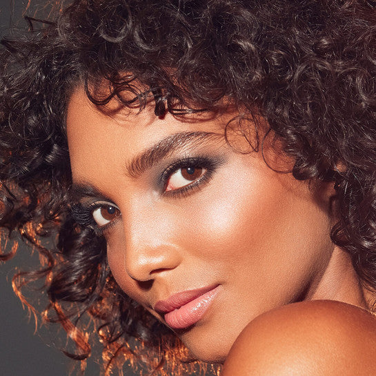 Lily Lolo Sculpt and Glow Contour Duo model